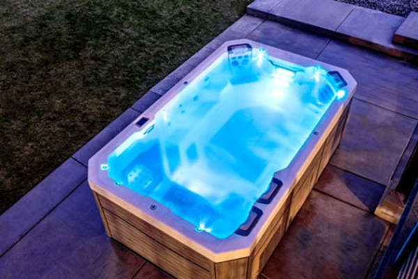 Ein Whirlpool mit LED-Beleuchtung von Paradise Valley Spas